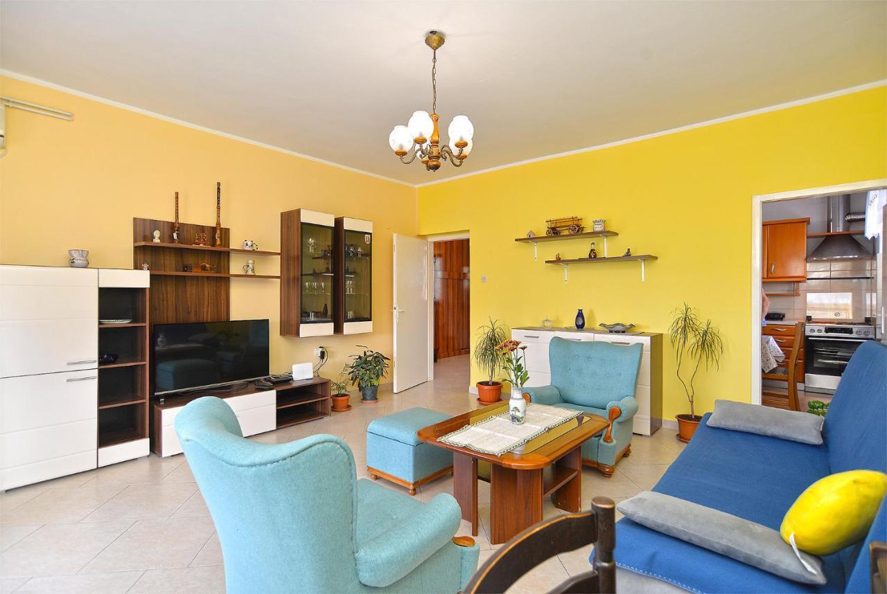 Apartment Snezana 2265 Pula